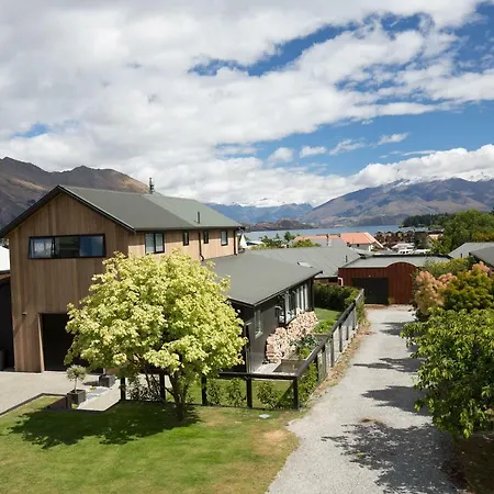 33 - Location Location, Right Amongst It Villa Wanaka Exterior photo